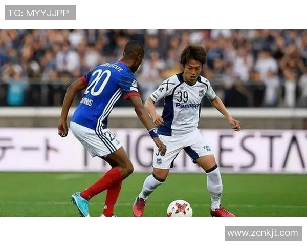 山形山神与冈山绿雉的激烈对决展现足球魅力与团队精神